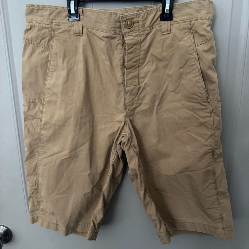 Men’s North Face shorts size 34